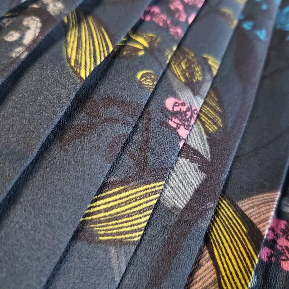 Banana Republic Blue Black knee length A-Line Pleated floral lace Skirt Size XS - Picture 9 of 16